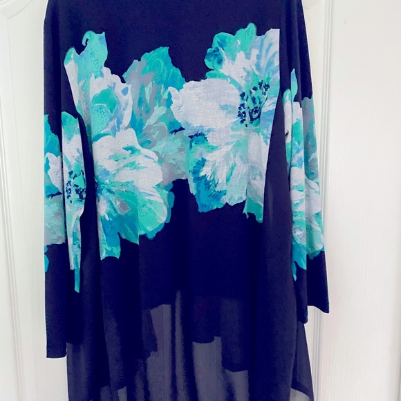Beautiful 2piece tunic top/ jacket. Fits size 1x-2x. - Picture 2 of 5